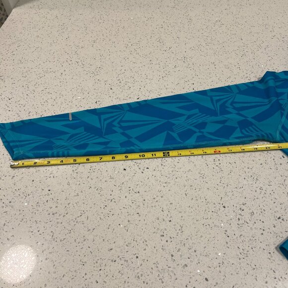 NIKE DRI-FIT Running Long Sleeved Half Zip Size Medium - Picture 3 of 12